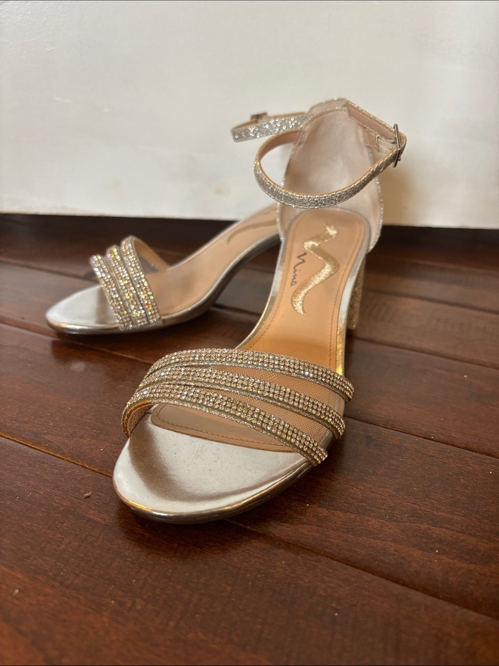 Nina Silver Sparkly Heel Size 6.5